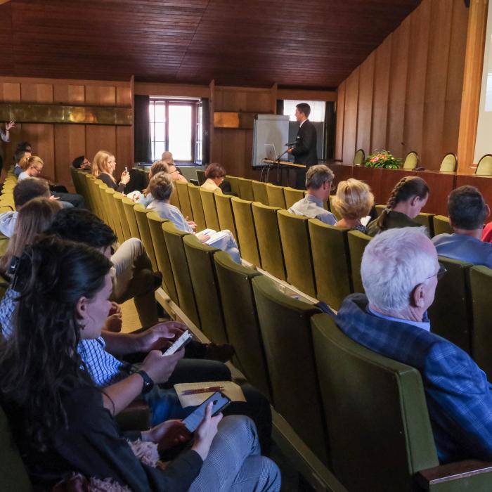 konferencia
