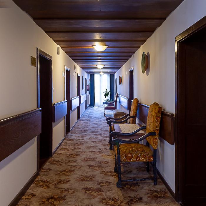 Folyosó - a jobb oldali szobák a Balatonra néznek